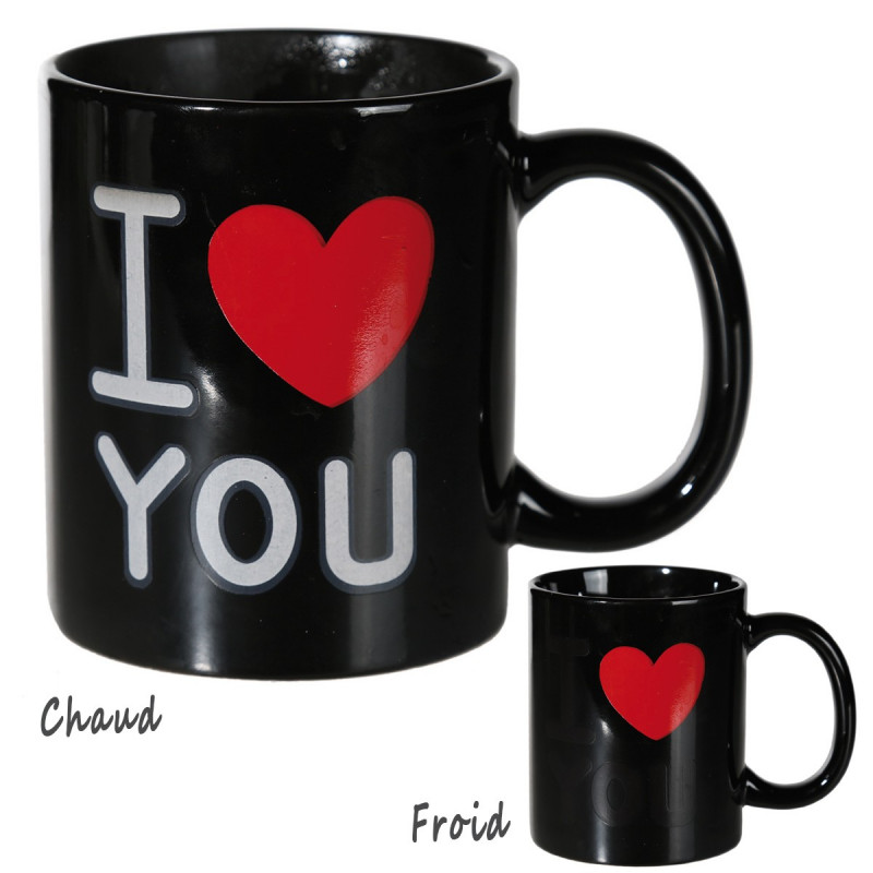 Mug thermoréactif en forme de coeur, où le message ''I love you'' apparaît quandon y met une boisson chaude