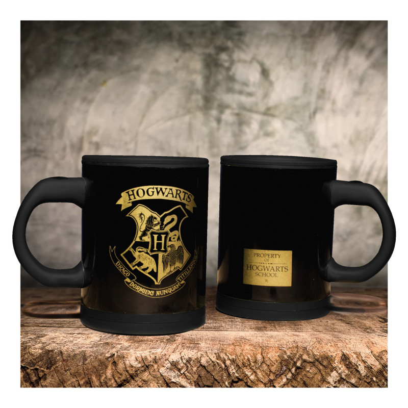 Tasse Harry Potter avec mélangeur automatique à l'effigie de Poudlard sur  Logeekdesign