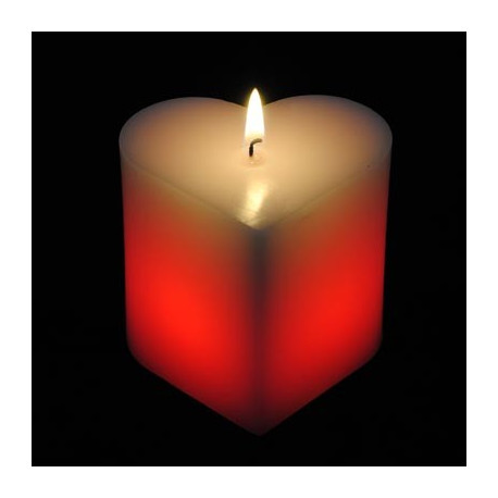 Plus qu’une simple bougie, la Magic Love Candle s’illumine dès qu’elle est allumée. La Magic Love Candle est une véritable bougie en vraie cire ; vous pouvez l’allumer et l’éteindre comme tout autre bougie.