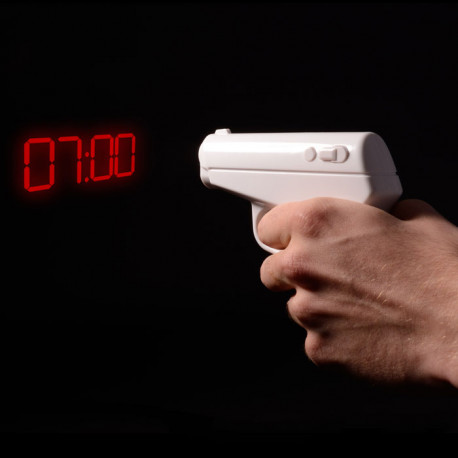Un réveil projecteur en forme de pistolet 
