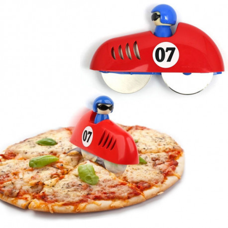 Coupez votre pizza à fond la caisse avec ce gadget insolite possédant deux roues en acier inoxydable ! Prenant la forme d’une voiture de course, ce coupe-pizza se révèle indispensable !