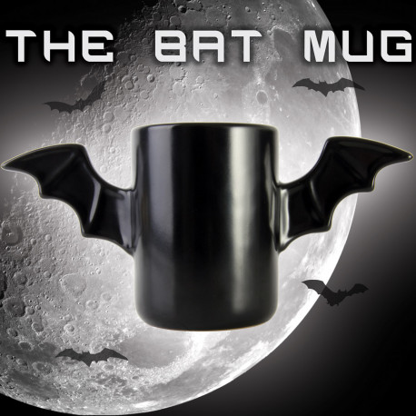 Placez votre petit-déjeuner sous le signe de la chauve-souris avec cette tasse Batman au look improbable... Insolite avec ces ailes de chauve-souris géantes, ce mug geek en impressionnera plus d’un ! 