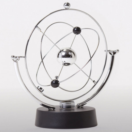 Ce mobile au mouvement perpétuel représente des planètes gravitant autour d’une sphère centrale... Cet objet design trouvera facilement sa place sur votre bureau ou dans votre salon, pour un effet de zénitude contagieux...