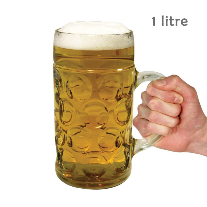 Un verre de bière en verre d'un litre