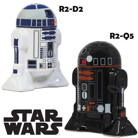 Donnez une touche geek à votre table avec ce duo salière/poivrière en céramique sous la forme des droïdes de la saga Star Wars : R2-D2 et R2-Q5 ! Voilà un superbe cadeau très utile pour tous les fans de La Guerre des Etoiles...