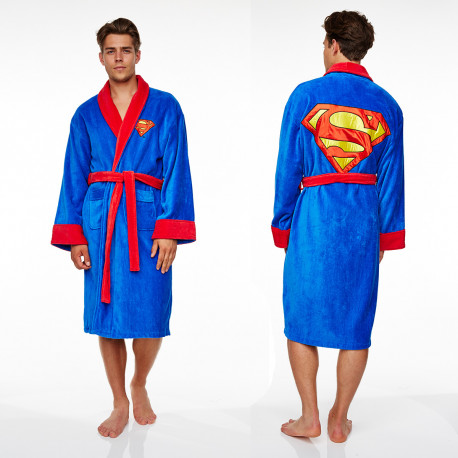 Voilà un peignoir Superman qui ira parfaitement à tous les geeks qui assument leur côté super-héros ! Indispensable à toute garde-robe d’un fan du mythique comics... Qu’on se le dise : le super-héros de la salle de bain, c’est bien vous !