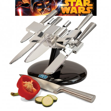 Les geeks inconditionnels de la Guerre des Etoiles et amateurs de cuisine vont succomber au charme de cet accessoire hautement design : un porte-couteaux Star Wars ! En forme du vaisseau X-Wing, il est livré avec ses cinq couteaux de haute qualité…