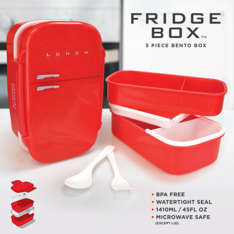 Cette Bento Box pleine de charme et d’originalité prend la forme d’un superbe frigo rouge… Possédant de nombreux emplacements et de couverts, cette boîte-repas astucieuse renferme cinq emplacements dans lesquels vous pourrez disposer tout votre repas ! Ingénieux…