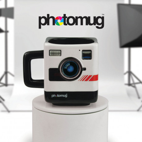 Un mug en forme d'appareil photo polaroide