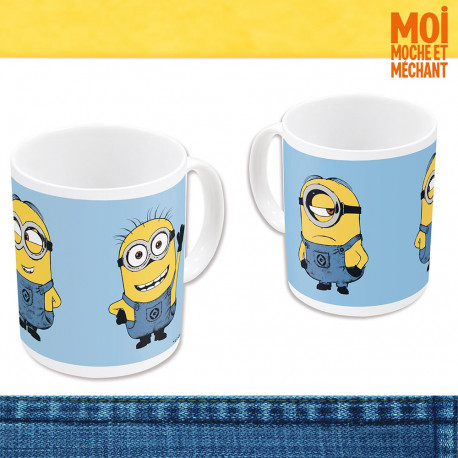 Entrez chaque matin dans l’univers de Gru, Margo, Edith et Agnès avec ce mug en céramique Minions dont le visuel est inspiré du film d’animation Moi, Moche et Méchant ! Une tasse complètement déjantée !