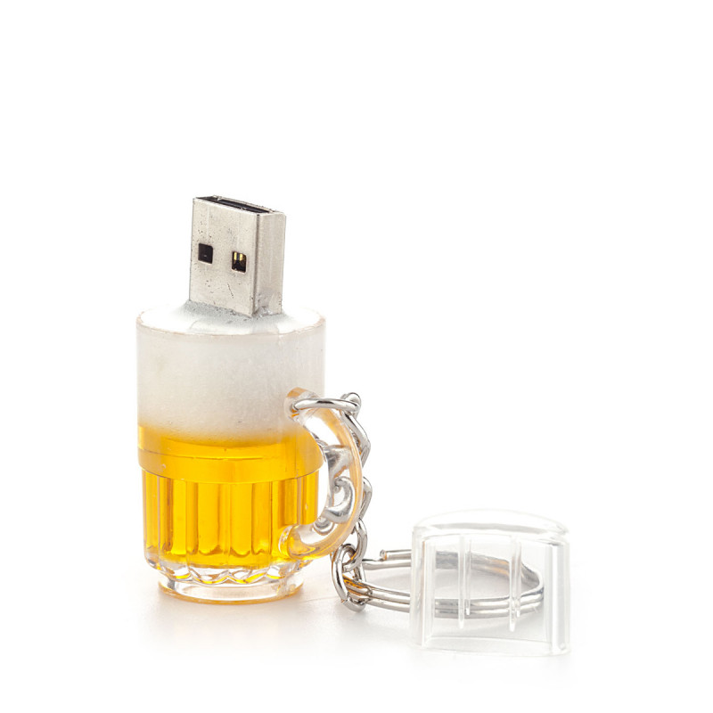 Une clé USB 8Go en forme de chope pour les amateurs de bière.