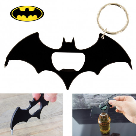 Optez pour cet accessoire geekement parfait pour tout fan de Batman souhaitant compléter sa panoplie de super-héros