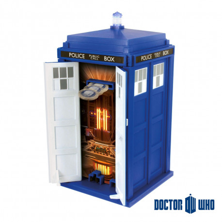 Voici une tirelire ultra geek qui reprend trait pour trait le design du Tardis de la série so british Doctor Who !