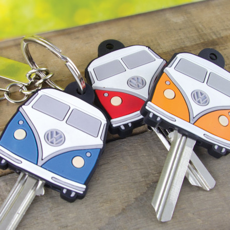 Trois cache-clés de couleurs différentes (bleu, orange, rouge) à l'effigie de Campervan de Volkswagen