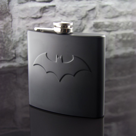 flasque Batman ultra geek avec l’insigne en relief du super-héros