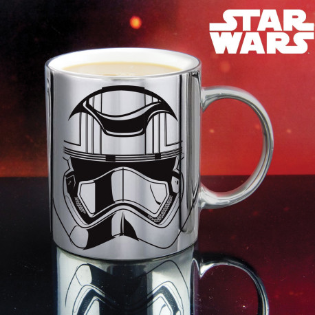 ce mug chromé en céramique révèle le casque du Capitaine Phasma