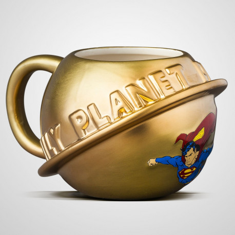 Le Daily Planet est mis à l’honneur sur ce mug 3D Superman en version dorée ! Sous licence officielle DC Comics