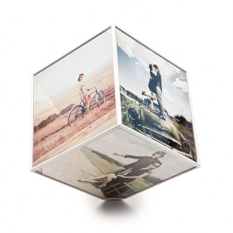 Un cube photo rotatif comprenant 6 emplacements photos