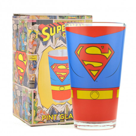 Les super-héros du quotidien vont adorer prendre leur rafraîchissement dans ce maxi verre Superman