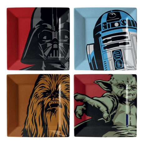 Lot de quatre assiettes en mélamine sur les personnages de Star Wars